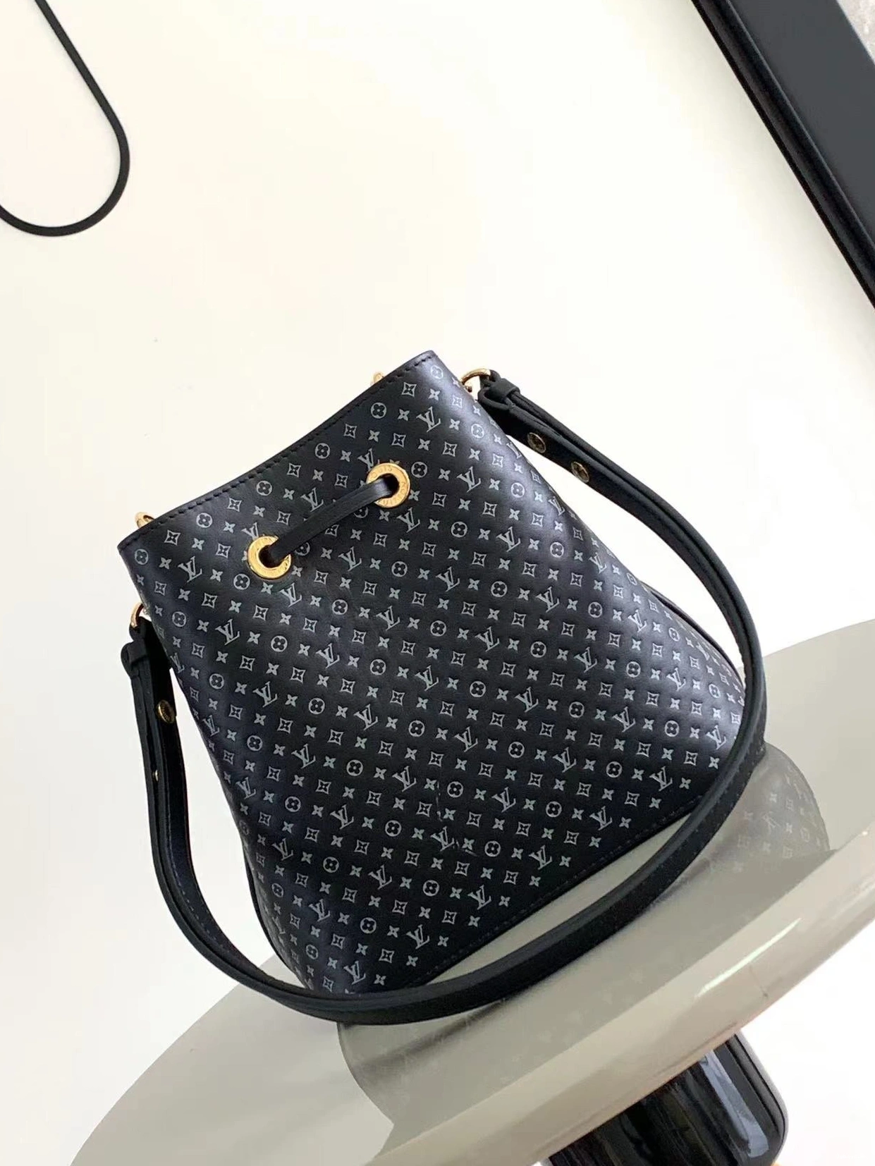 NÉONOÉ LOUIS VUITTON BB 0328